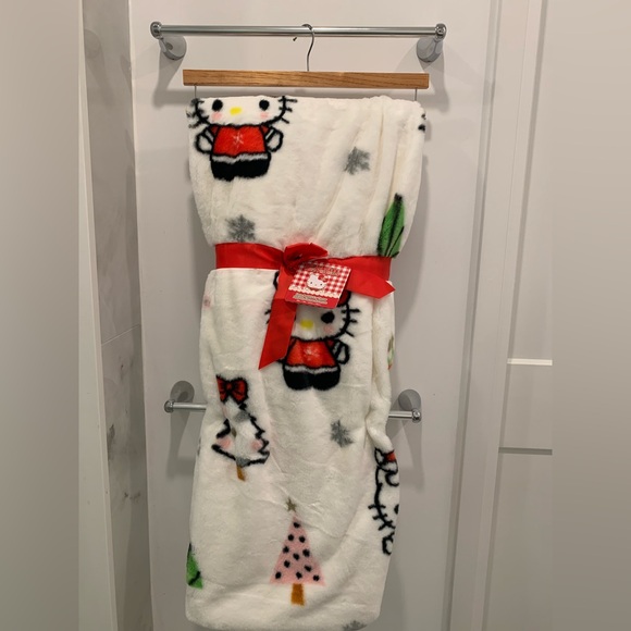 🎄🧸♥️☘️ NWT Viral Hello Kitty Christmas Twin Faux Fur Throw Blanket ☘️♥️🧸🎄 - Picture 6 of 6